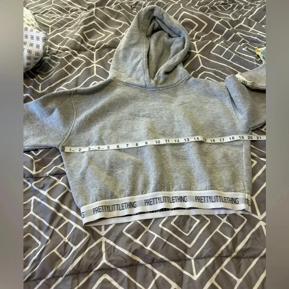 PRETTY LITTLE THING CROPPED GRAY HOODIE medium - Picture 6 of 12
